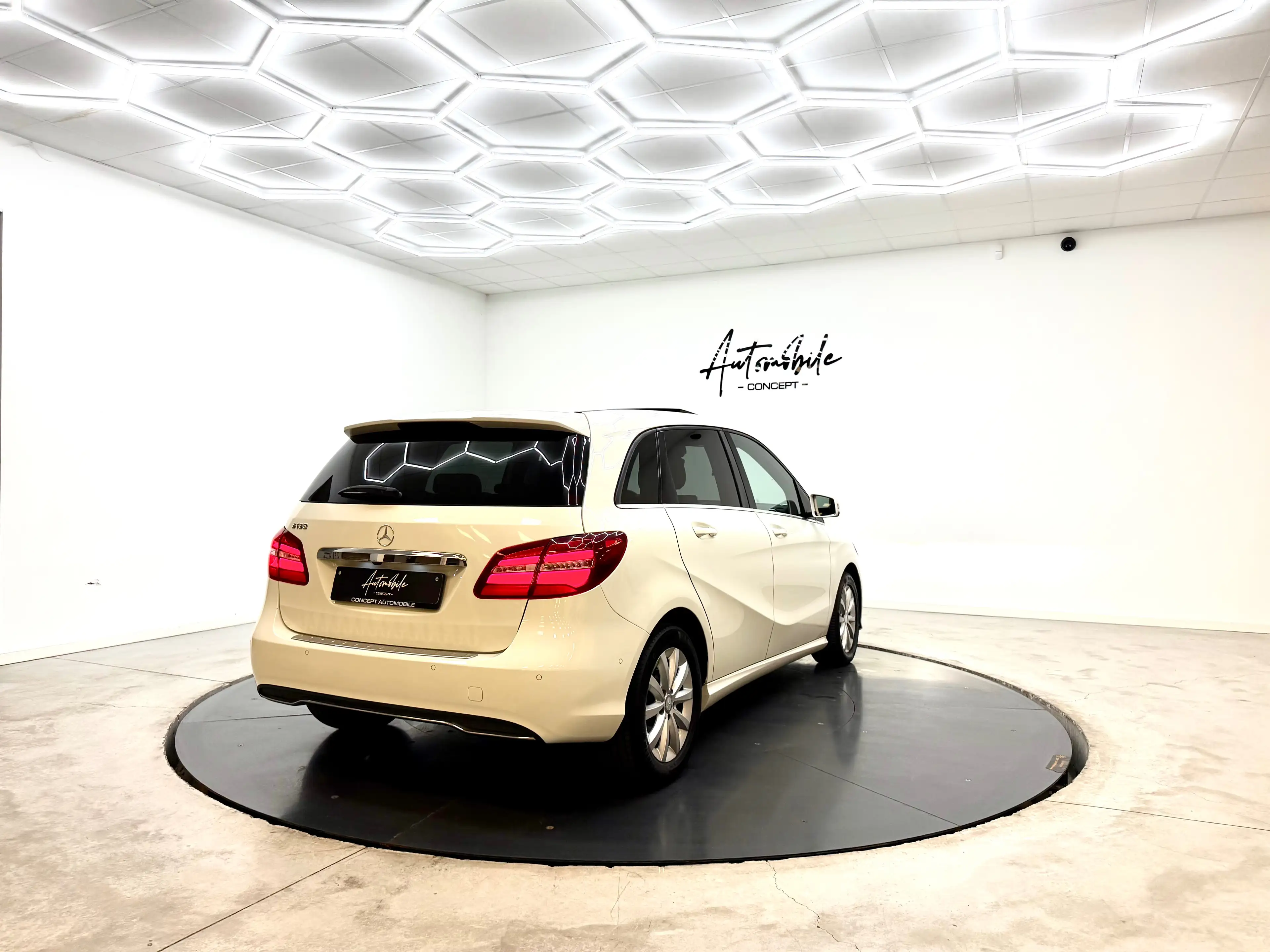 Mercedes-Benz B 180 ✅1AN GARANTIE✅PANO✅SIÈGES CHAUFFANTS✅CAMERA✅LED — photo 5