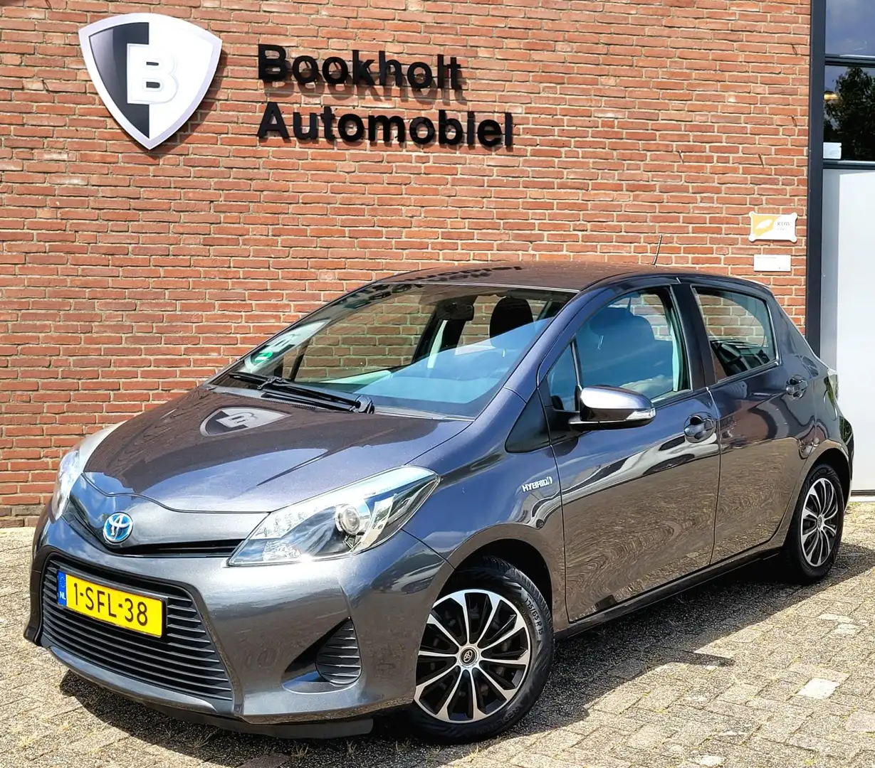 Toyota Yaris 1.5 Full Hybrid, Camera, All-season banden (NL-aut Gris - 1