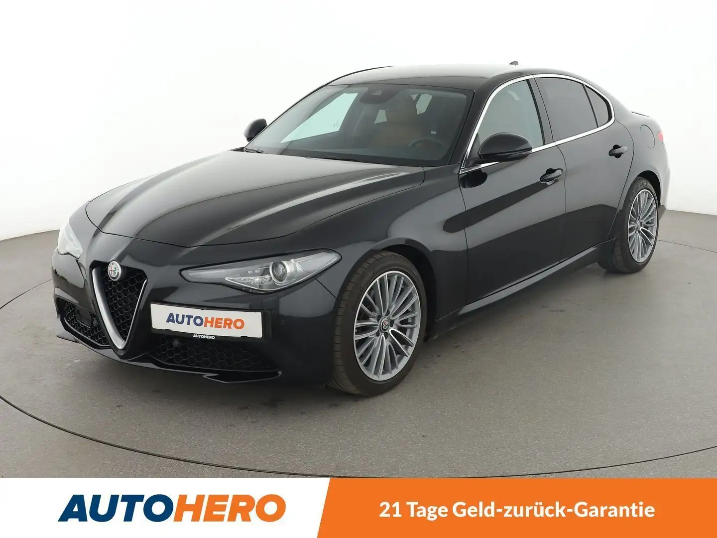 Alfa Romeo Giulia 2.0 Turbo Super Aut.*XENON*NAVI*TEMPO*CAM*PDC*SHZ* Schwarz - 1