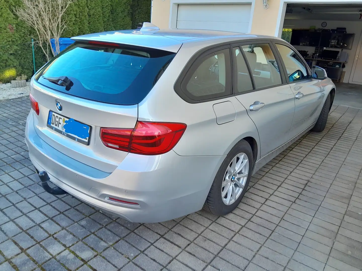 BMW 320 320d Touring Advantage Silber - 2