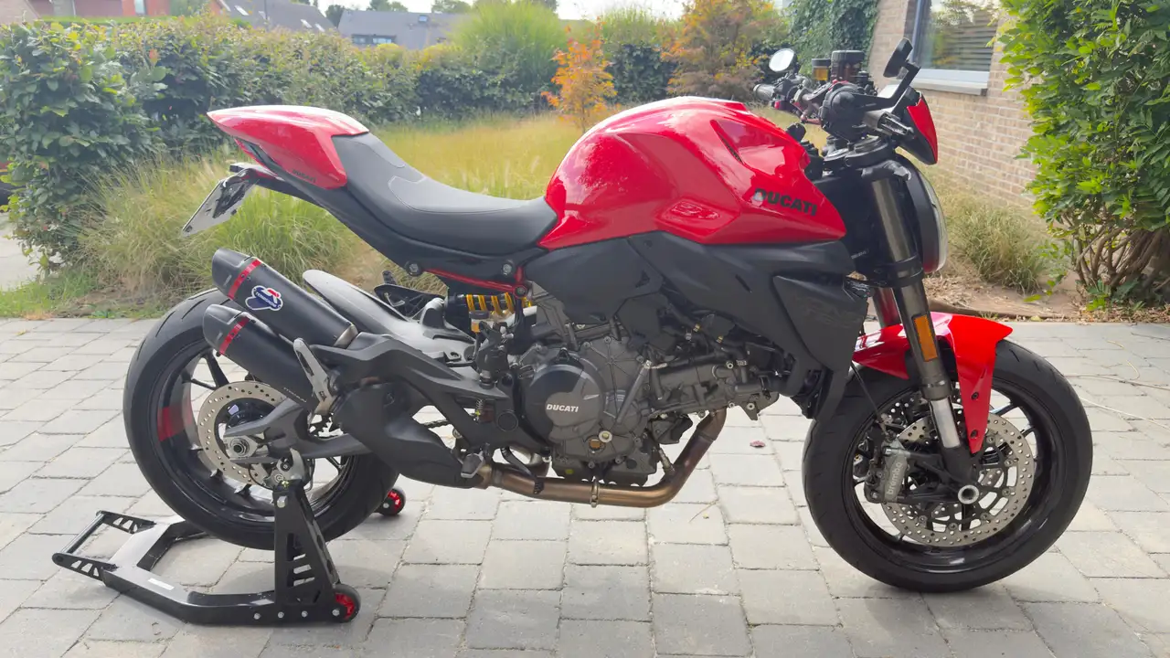Ducati Monster 900