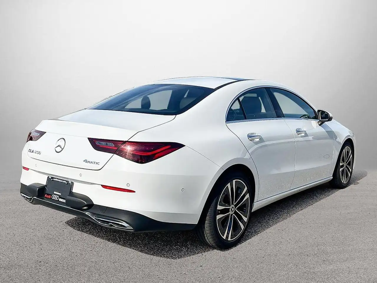 Mercedes-Benz CLA снимка Mercedes-Benz CLA