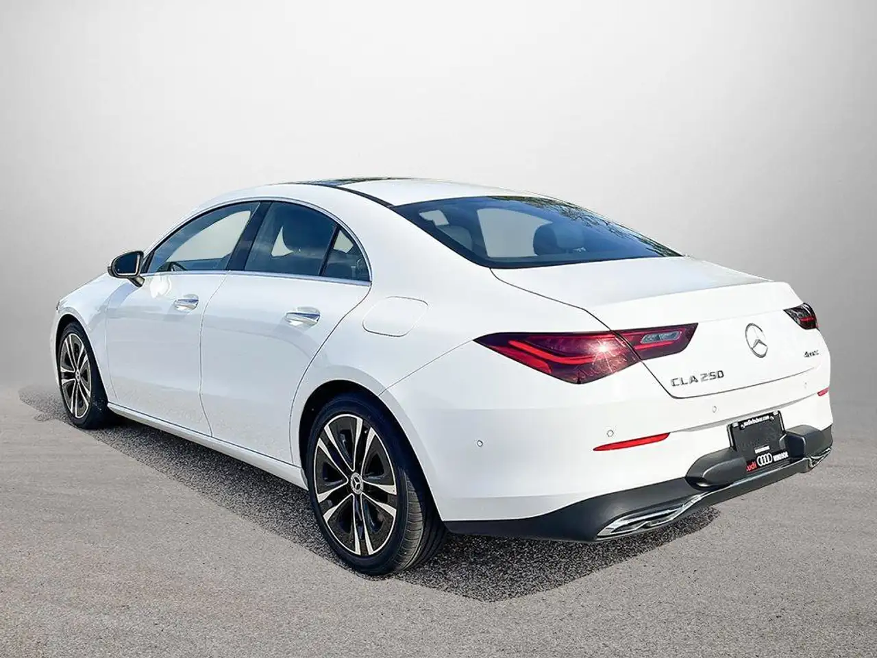 Mercedes-Benz CLA снимка Mercedes-Benz CLA