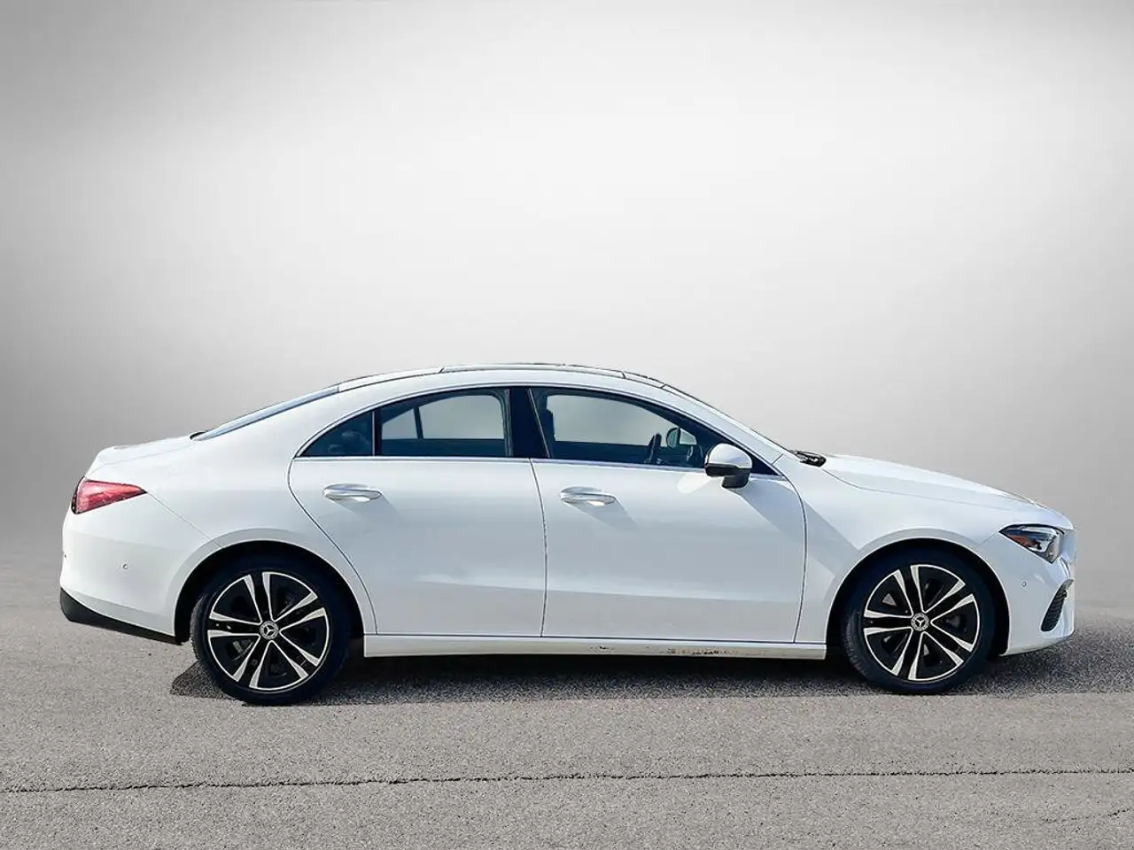 Mercedes-Benz CLA снимка Mercedes-Benz CLA