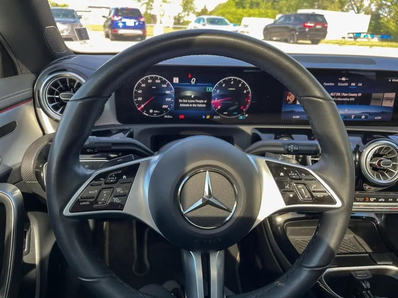 Mercedes-Benz CLA снимка Mercedes-Benz CLA
