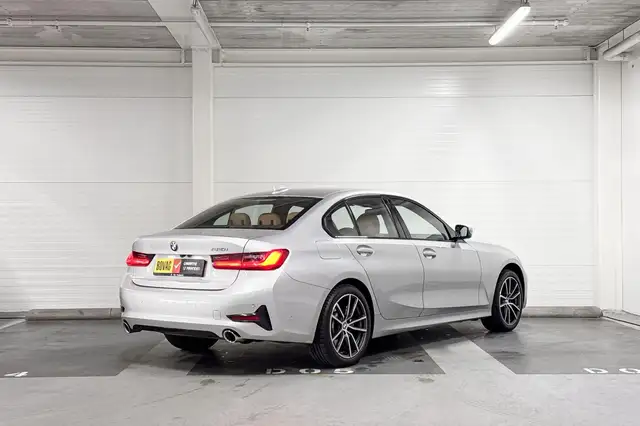 BMW 3 Series view 6