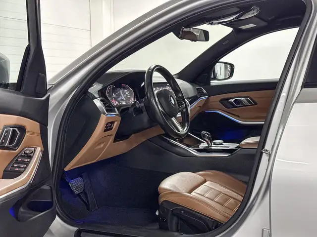 BMW 3 Series view 8
