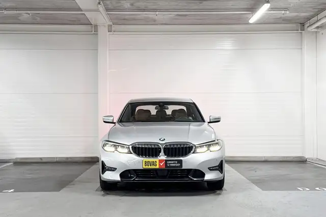 BMW 3 Series view 5