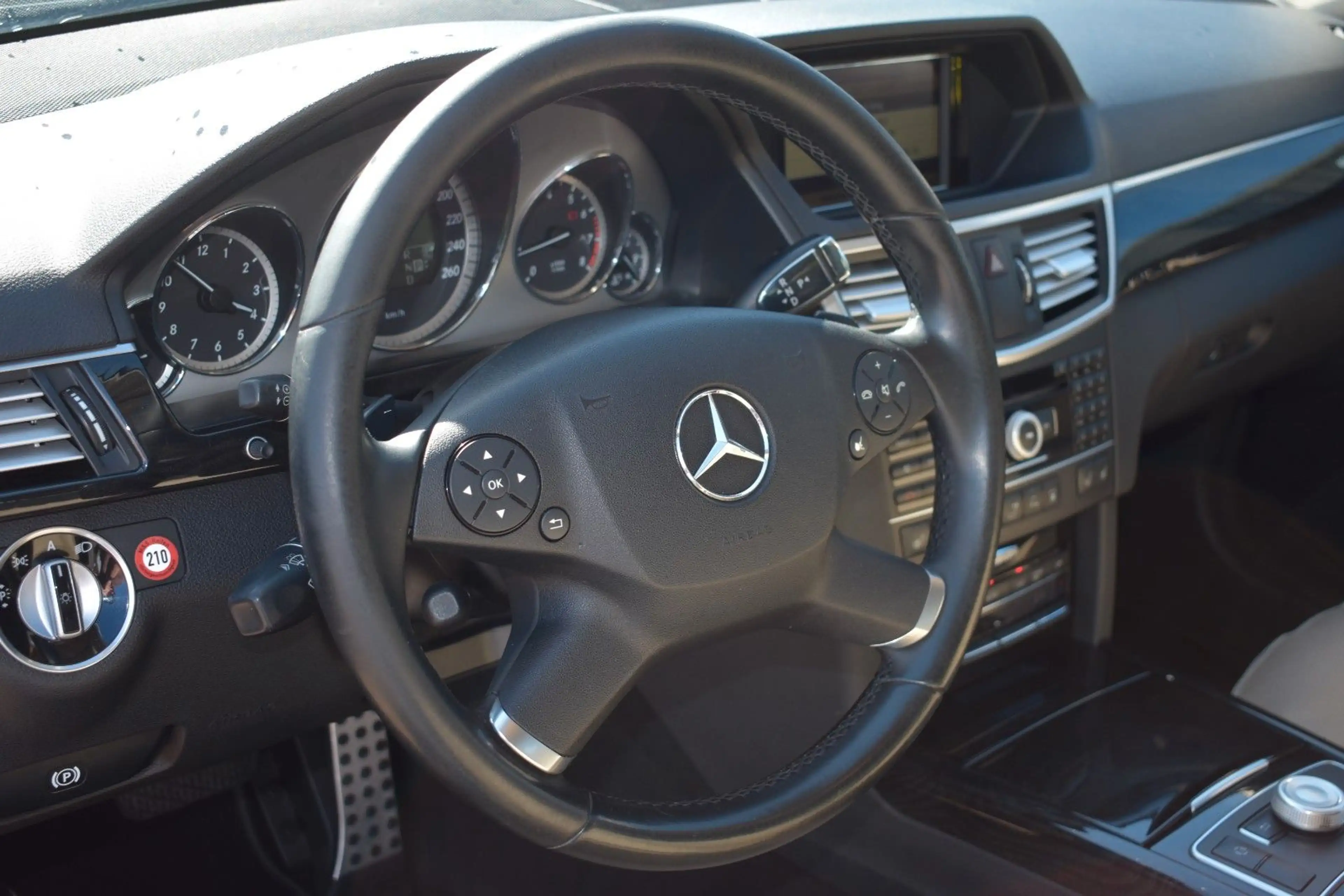 Mercedes-Benz E 350 CGI Limousine STH/AHK/MEMORY/KEYLESS — photo 9
