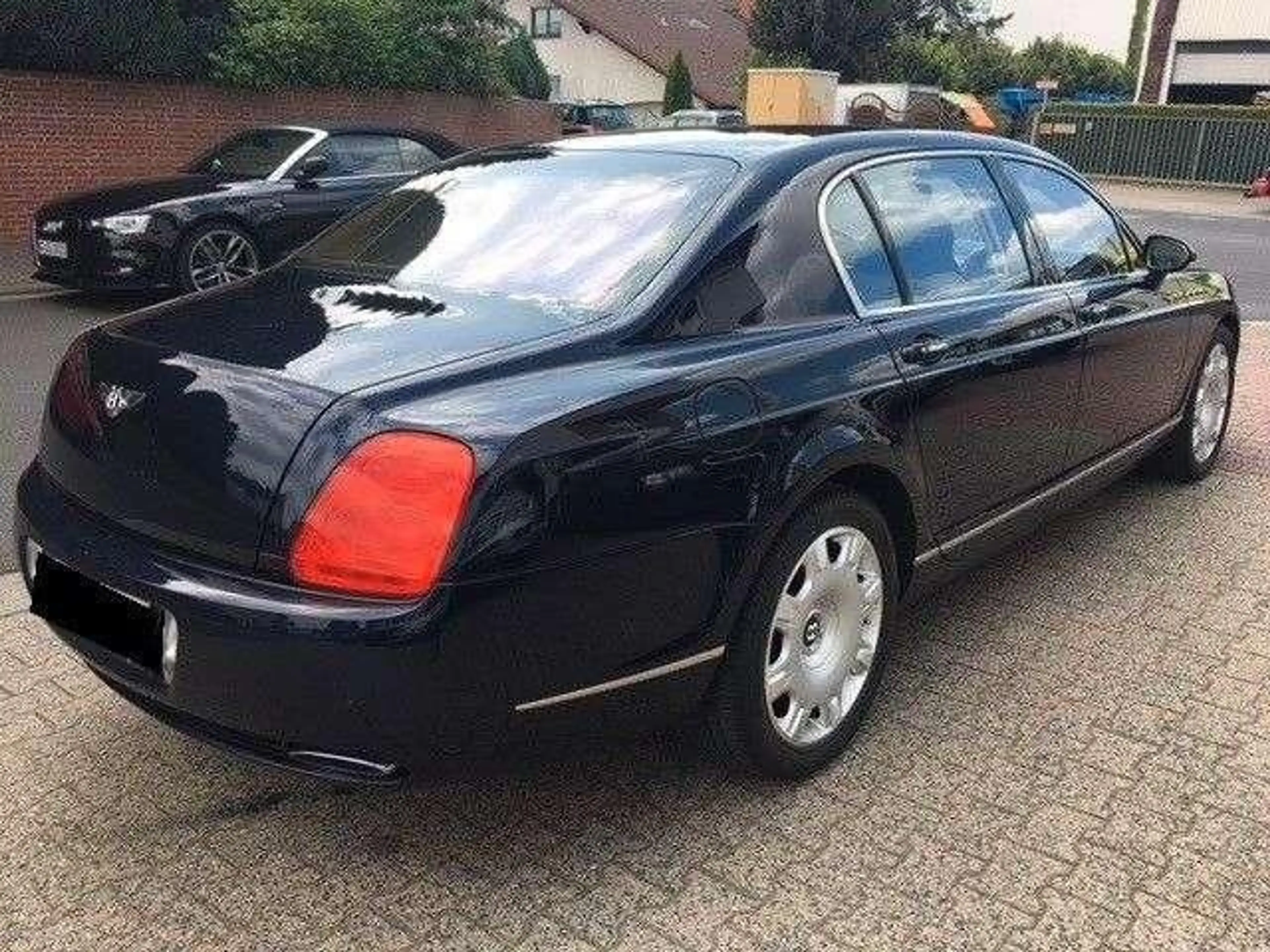 Bentley Flying Spur — photo 10