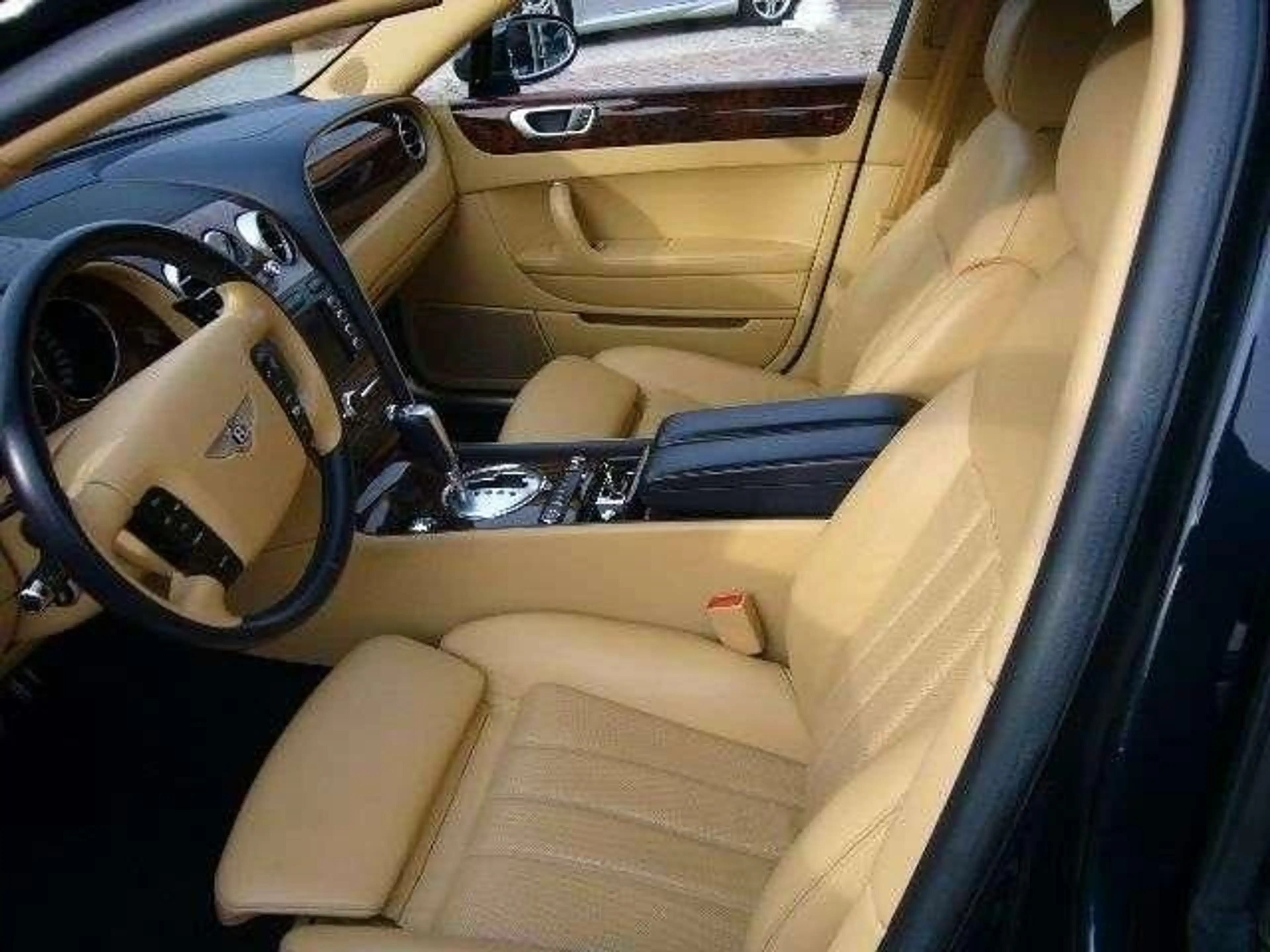 Bentley Flying Spur — photo 14
