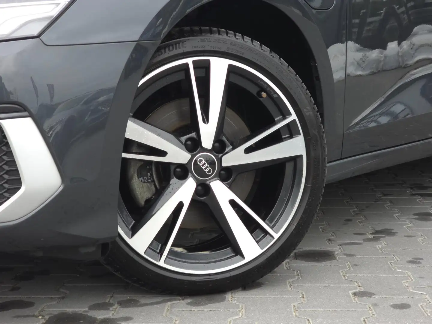 Audi A3 Sportback 40 TFSI e S edition Competition Gris - 2