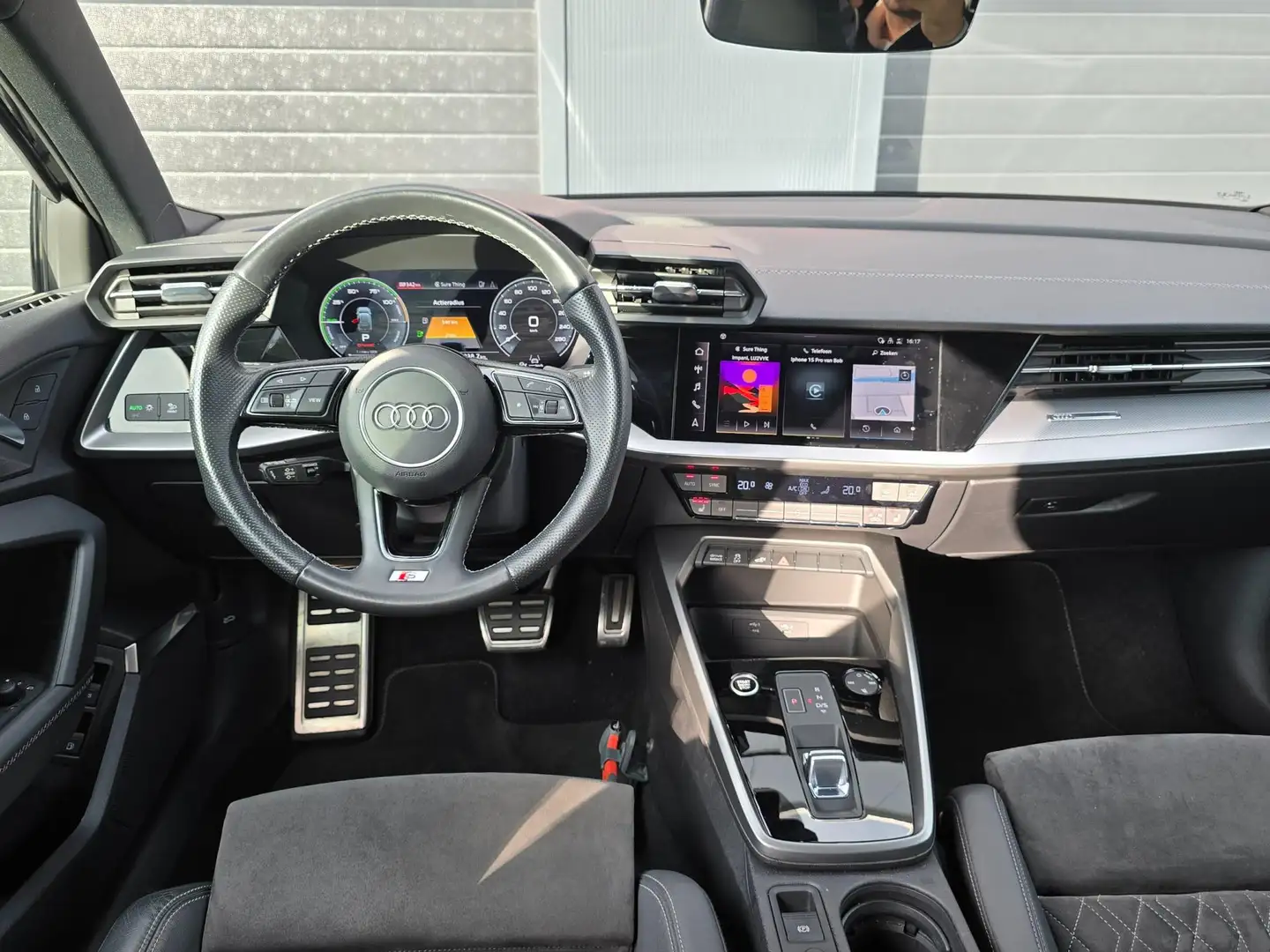 Audi A3 Sportback 40 TFSI e S edition Competition Grau - 2