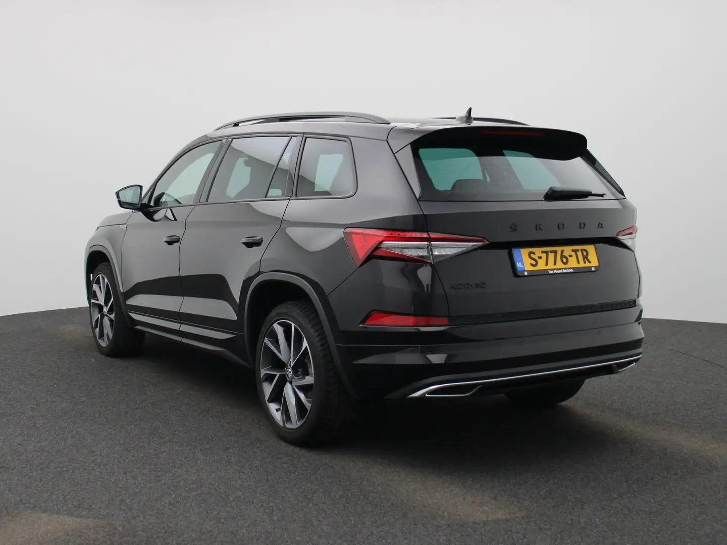 Skoda Kodiaq 1.5 TSI Sportline Business 150 PK Automaat | Leder Zwart - 2
