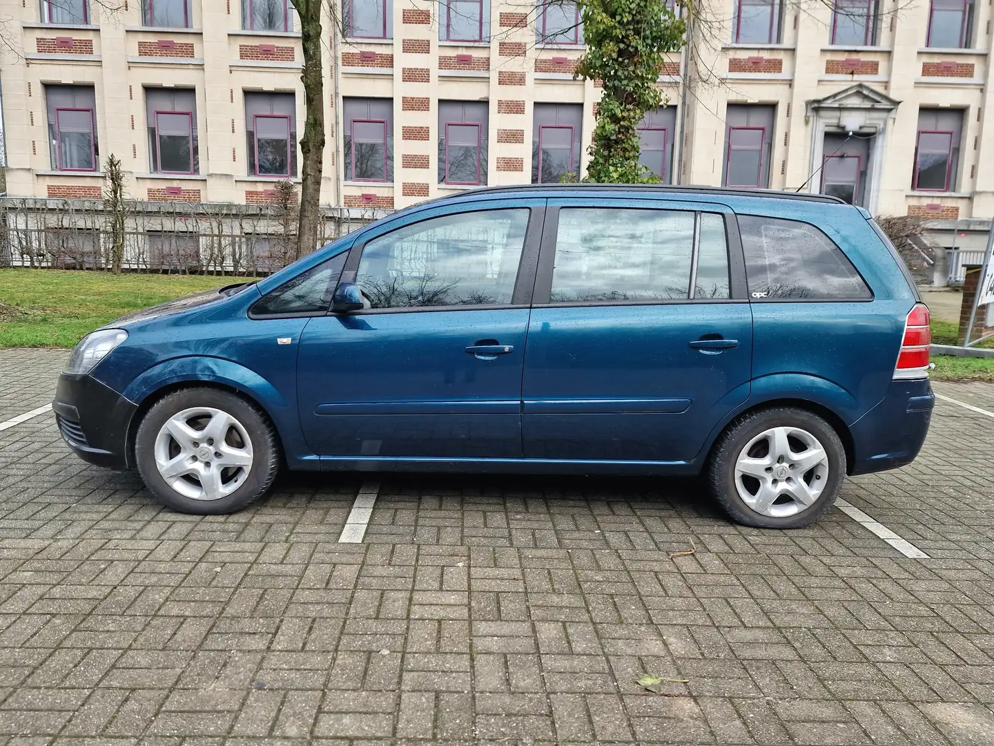 Opel Zafira 1.9 DTL CDTi Essentia FAP Bleu - 2
