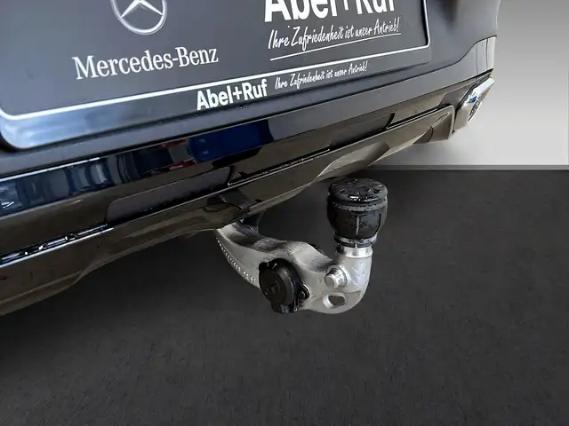 Mercedes-Benz 220 view 11