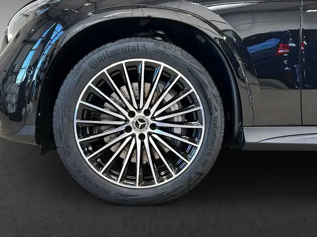 Mercedes-Benz 220 view 7