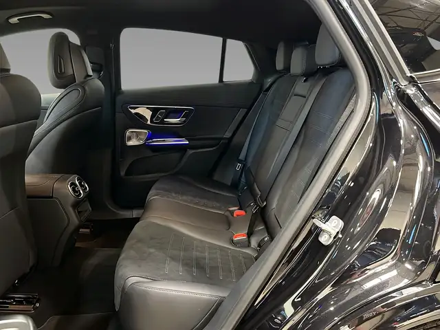 Mercedes-Benz 220 view 9