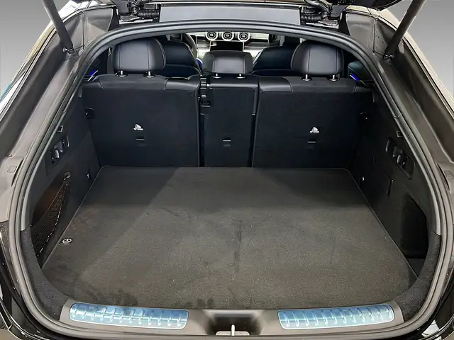 Mercedes-Benz 220 view 6