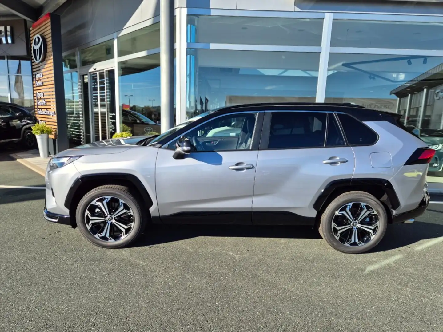 Toyota RAV 4 STYLE 2,5L 306 PS 4x4 Plug-In Silber - 2