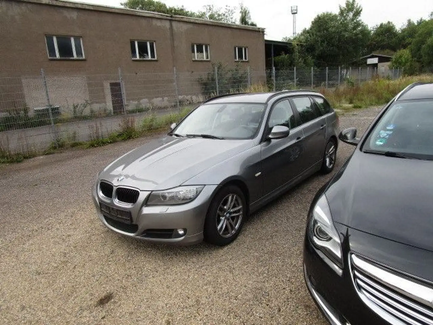 BMW 318 d Touring 2.0 Klimaaut Navi Xenon 8Alu Euro5 Grau - 2
