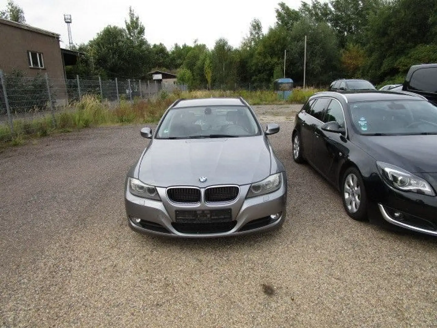 BMW 318 d Touring 2.0 Klimaaut Navi Xenon 8Alu Euro5 Grau - 1