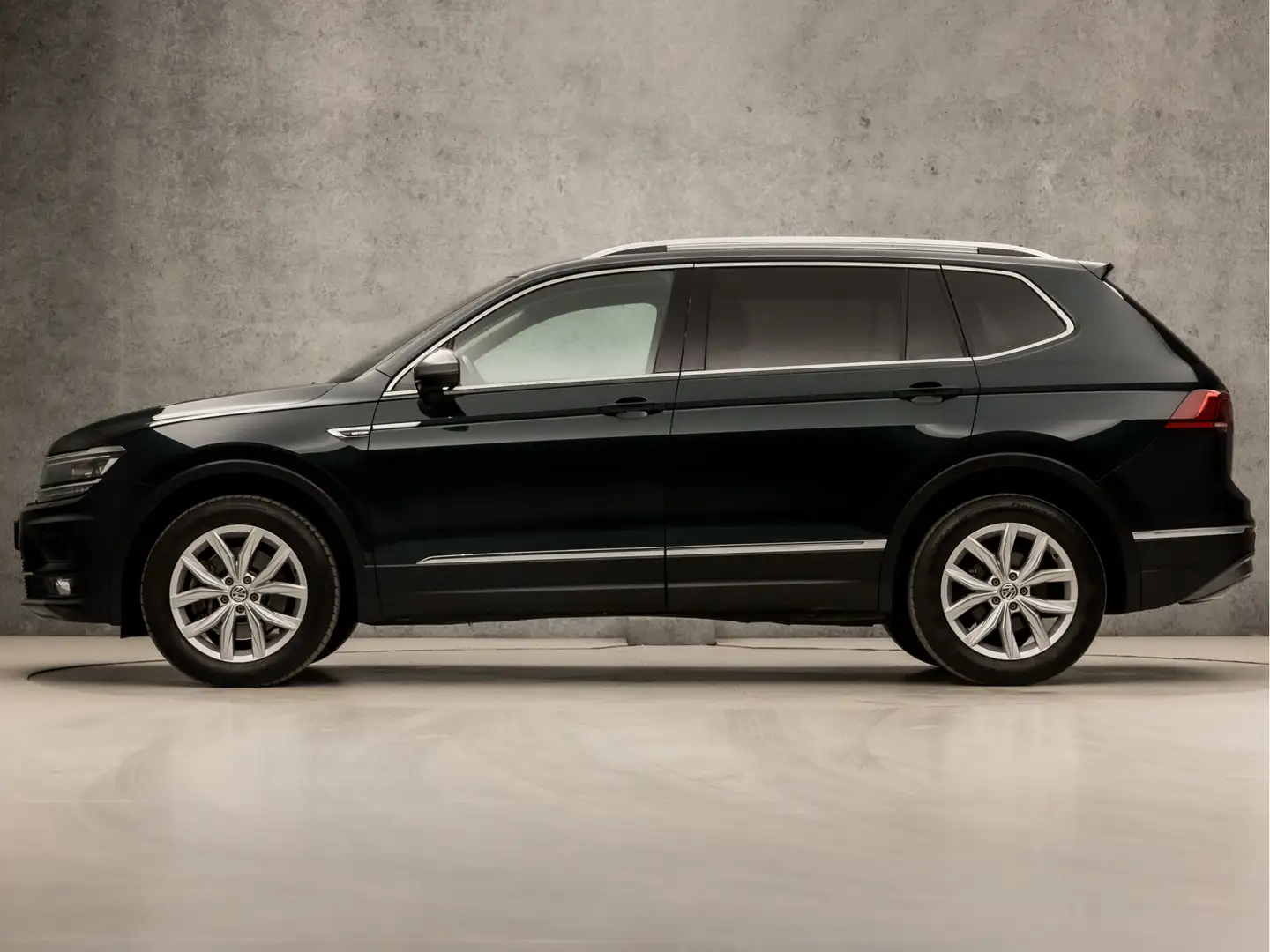 Volkswagen Tiguan Allspace 2.0 TSI 4Motion Highline 7 Persoons 180Pk Automaat Groen - 2