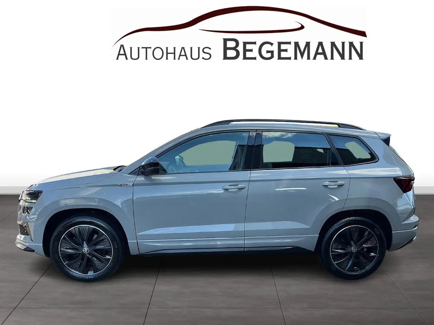 Skoda Karoq Sportline 2.0 TDI 4x4 AHK ACC Pano Matrix Grau - 2
