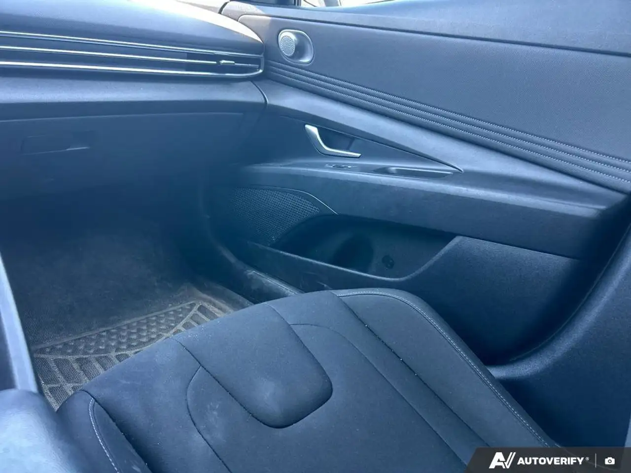 Hyundai ELANTRA снимка Hyundai ELANTRA