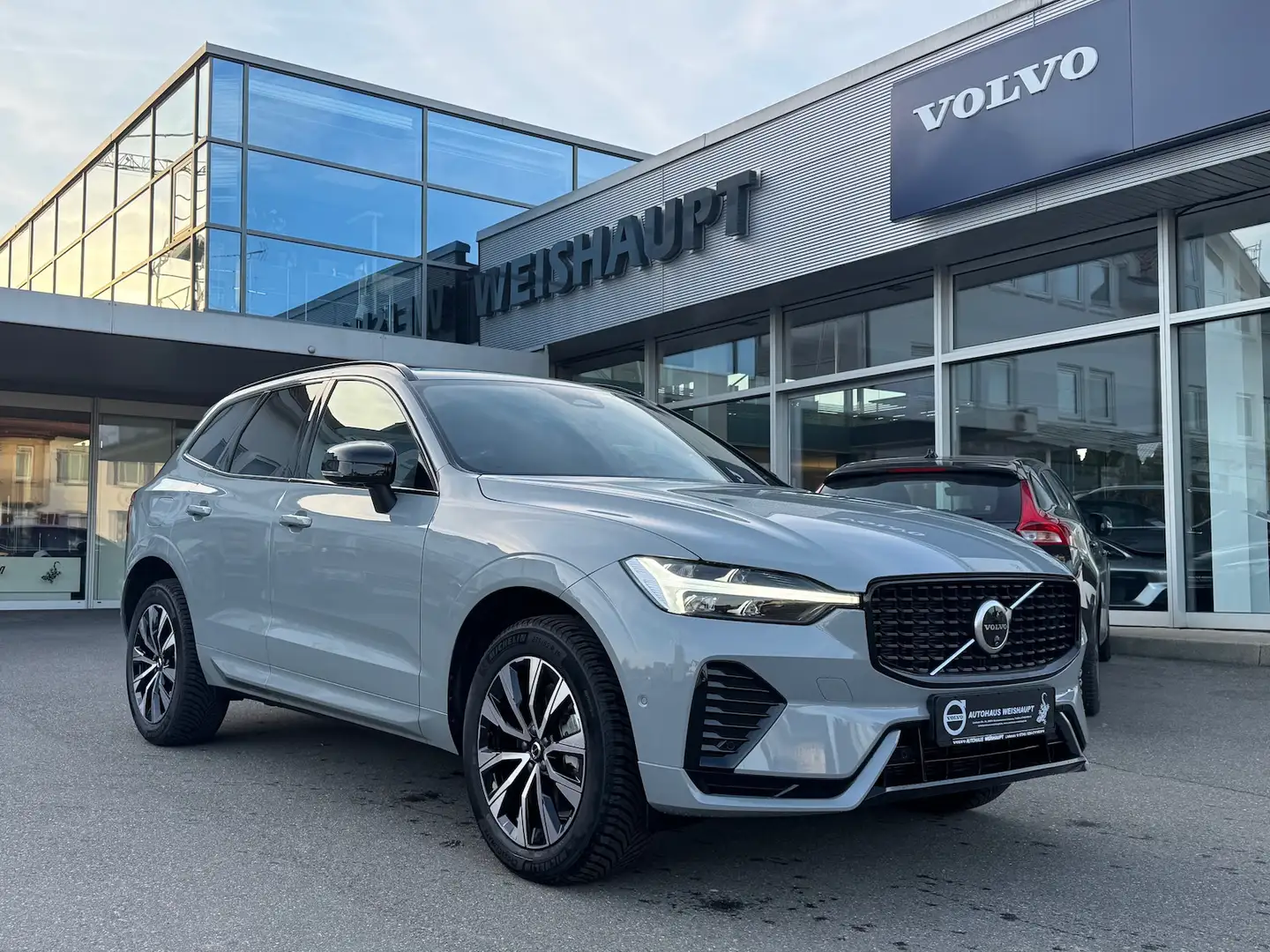 Volvo XC60 B5*AWD*NP70.430*Plus Dark*360°*H&K*Winterp Gris - 1