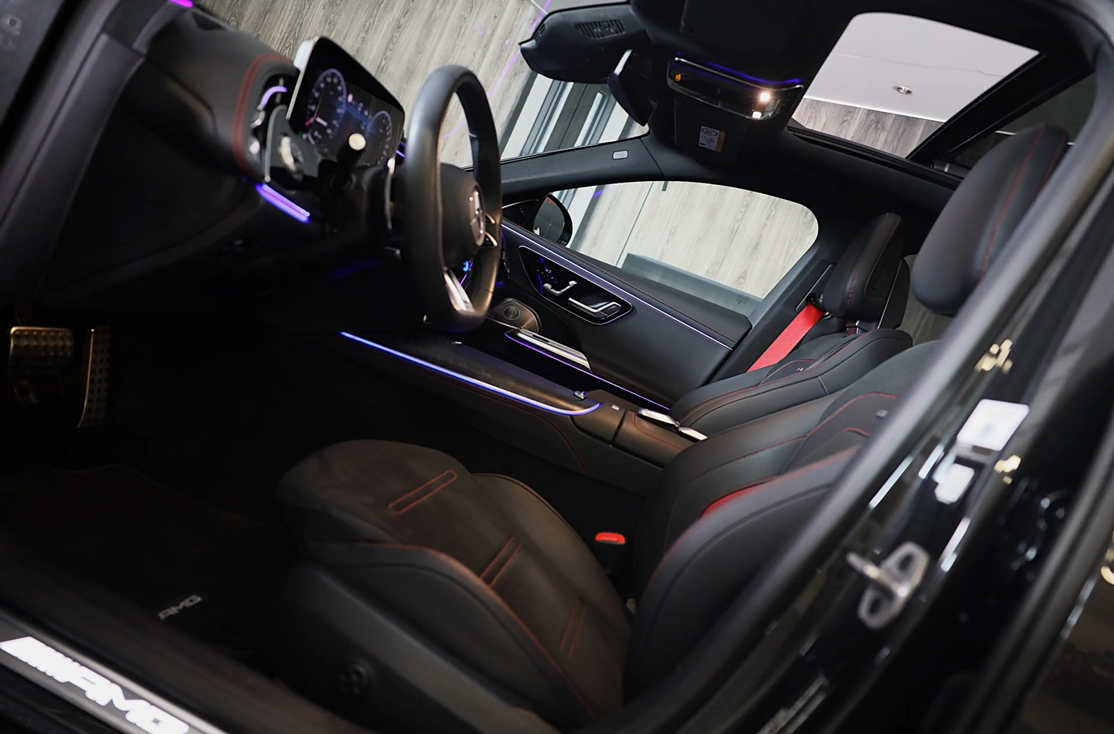 Mercedes-Benz E 53 AMG Estate 4MATIC+ Night Edition / Hyperscreen / Head — photo 8