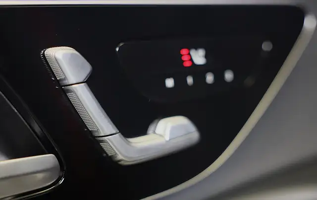 Mercedes-Benz E-Class view 17