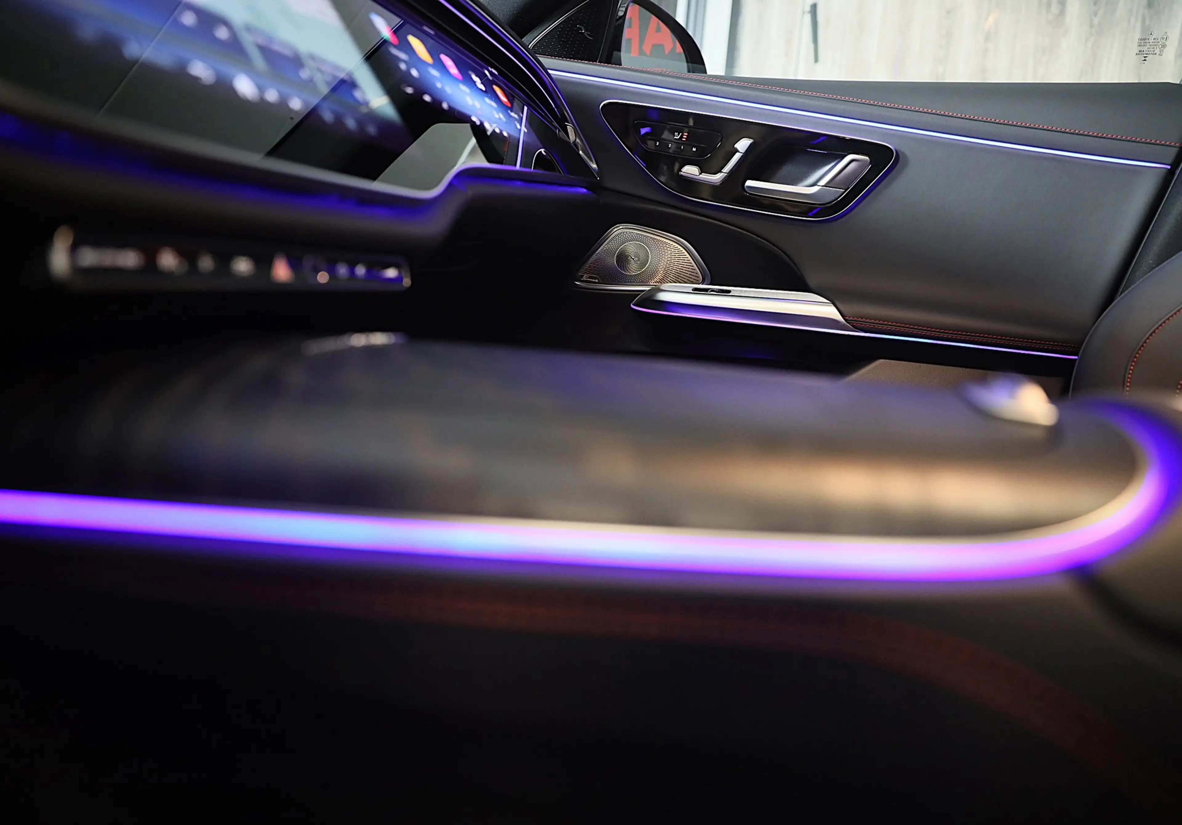 Mercedes-Benz E 53 AMG Estate 4MATIC+ Night Edition / Hyperscreen / Head — photo 15