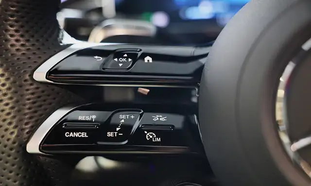Mercedes-Benz E-Class view 19