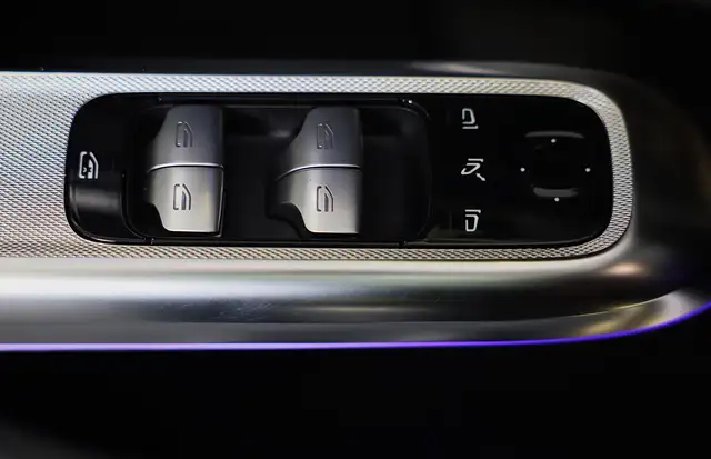 Mercedes-Benz E-Class view 21