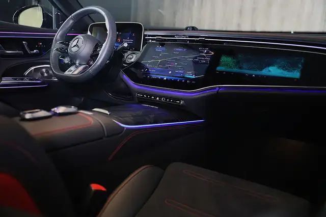 Mercedes-Benz E-Class view 6