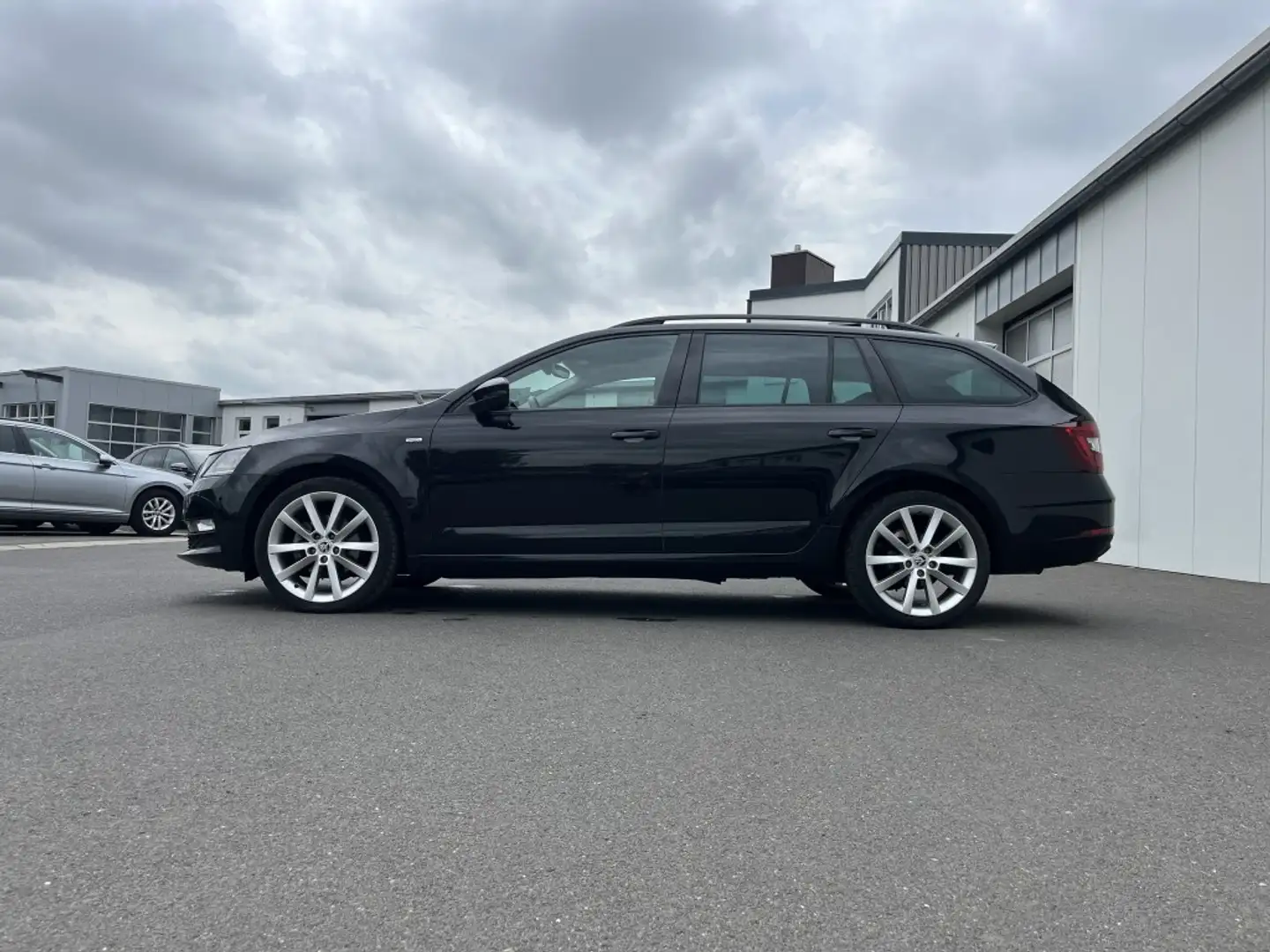 Skoda Octavia Combi 1.5 TSI DSG Soleil Blackline 144€ m. 20% A Schwarz - 2