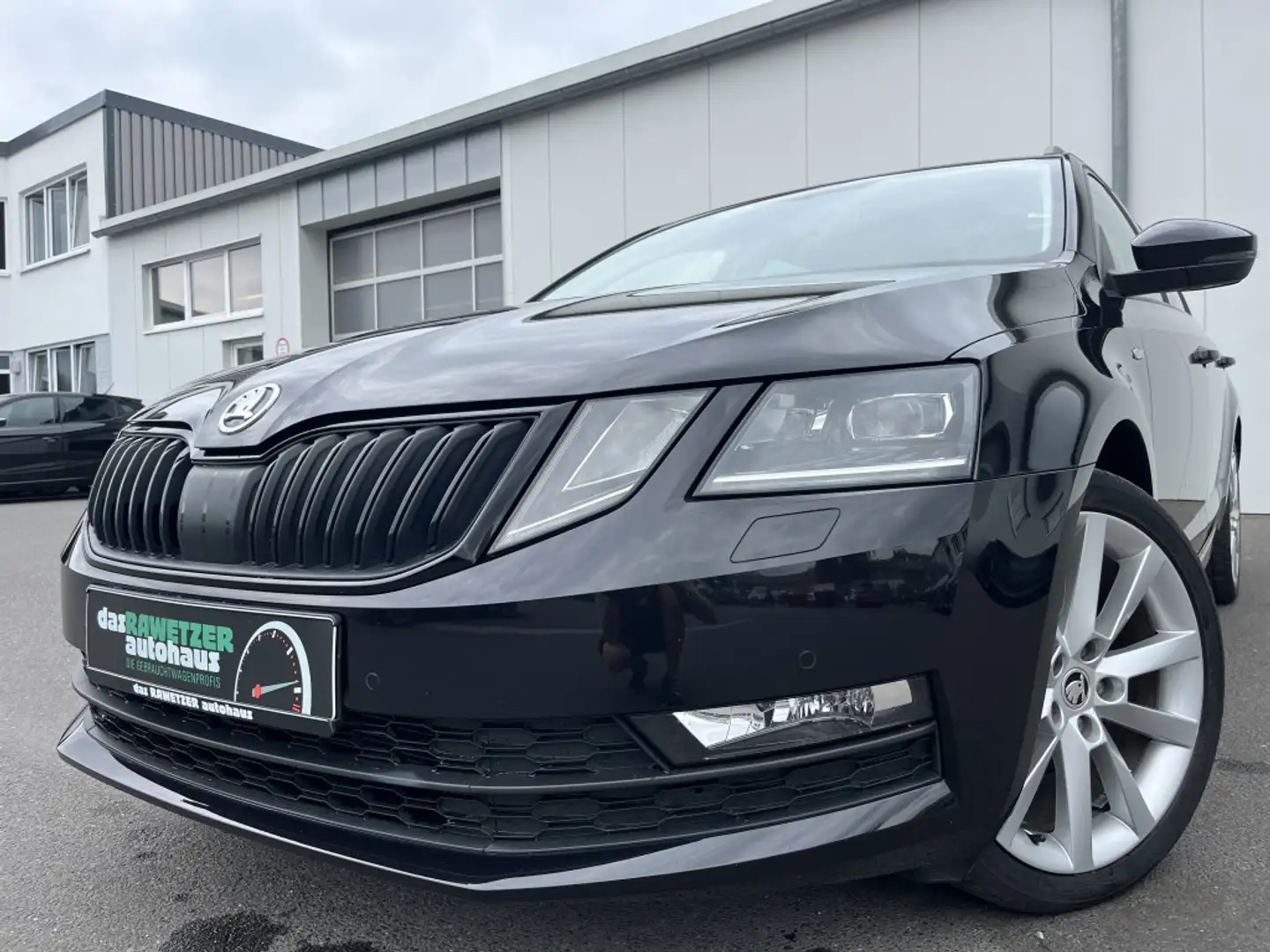 Skoda Octavia Combi 1.5 TSI DSG Soleil Blackline 144€ m. 20% A Schwarz - 1