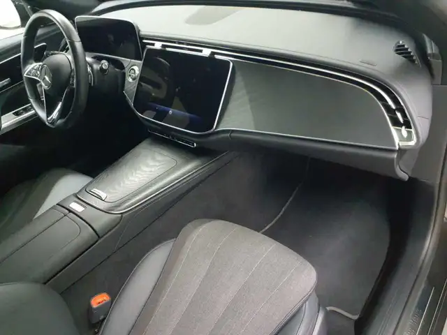 Mercedes-Benz E-Class view 9