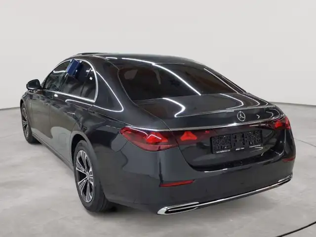 Mercedes-Benz E-Class view 5