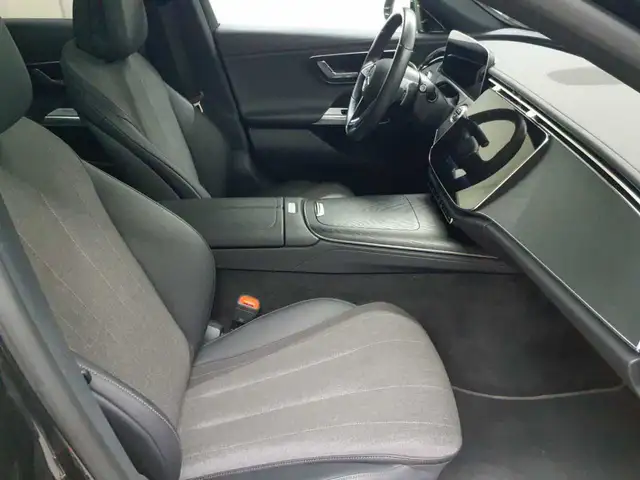 Mercedes-Benz E-Class view 8