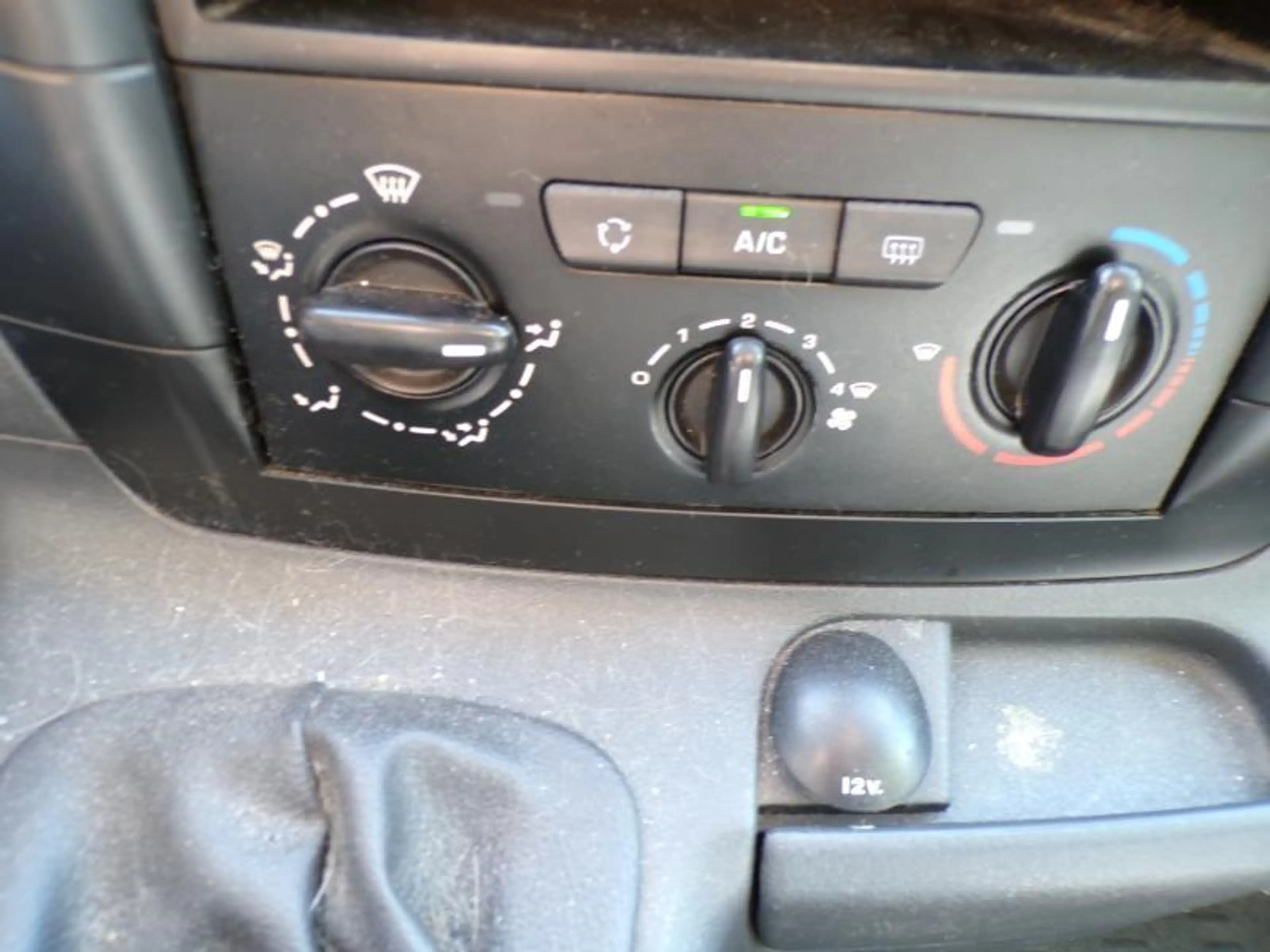 Peugeot Expert 2.0 HDi 128cv 6pl blanc 05/16 Airco Capteurs — photo 12