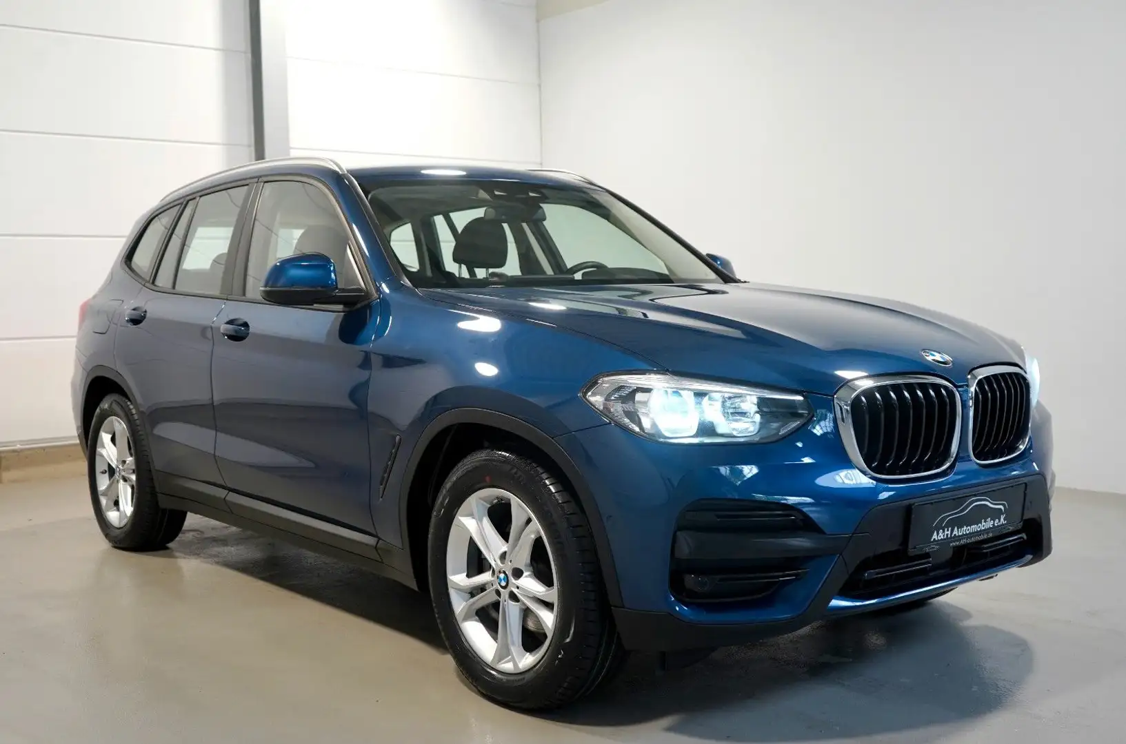 BMW X3 xDrive 20 d Advantage *AHK*HUD*LEDER*KAMERA* Blauw - 1