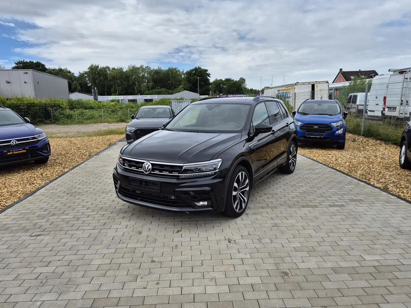 Volkswagen Tiguan 2.0 TSI 4Motion DSG R-LINE/LED/NAVI/LEDER/PANO/ALU Zwart - 1