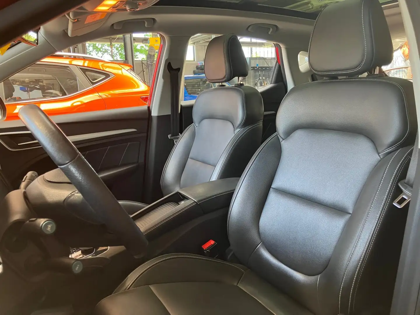 MG ZS EV Luxury Rouge - 2