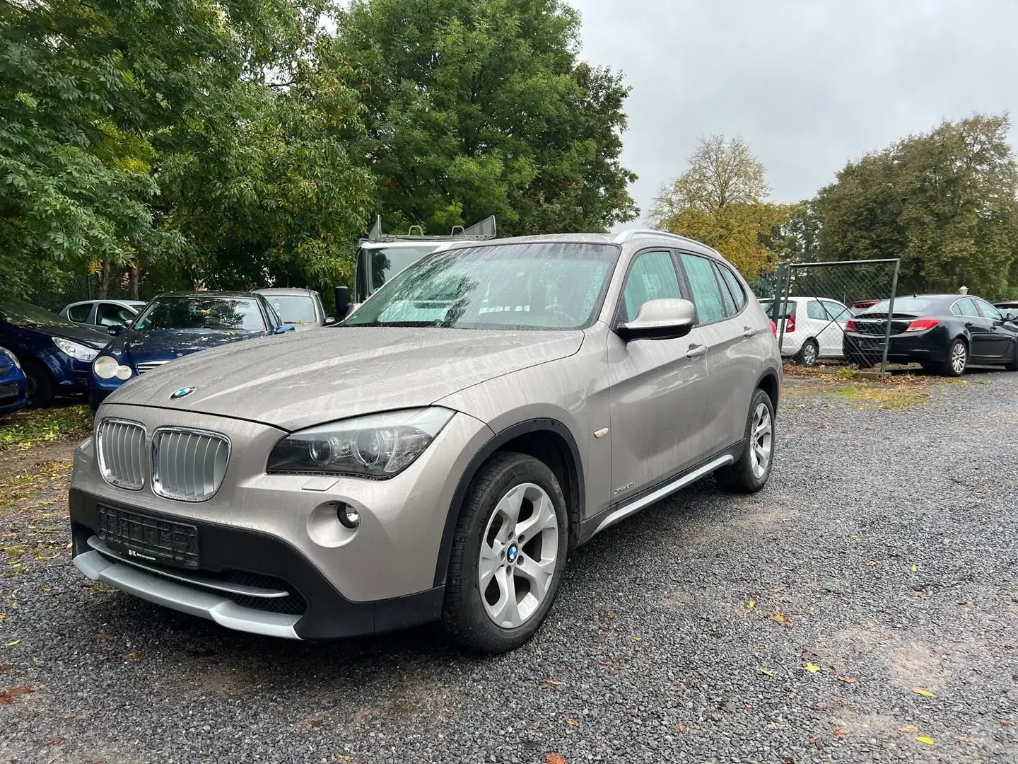BMW X1 Baureihe X1 20 i xDrive*AUTOMATIK* Silber - 1