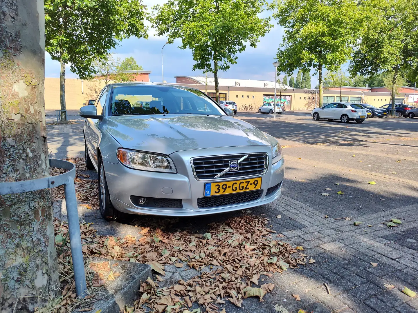 Volvo S80 2.5 T Momentum Silber - 1