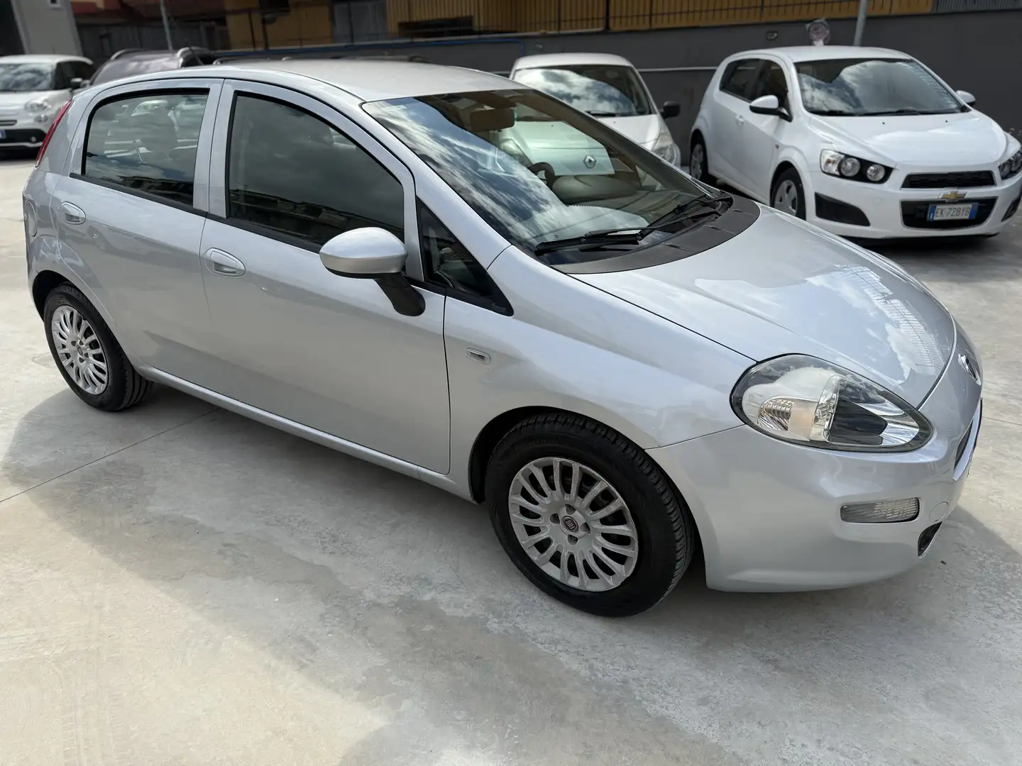 Fiat Punto 5p 1.3 mjt II 16v Street (easy) s&s 95cv Zilver - 2