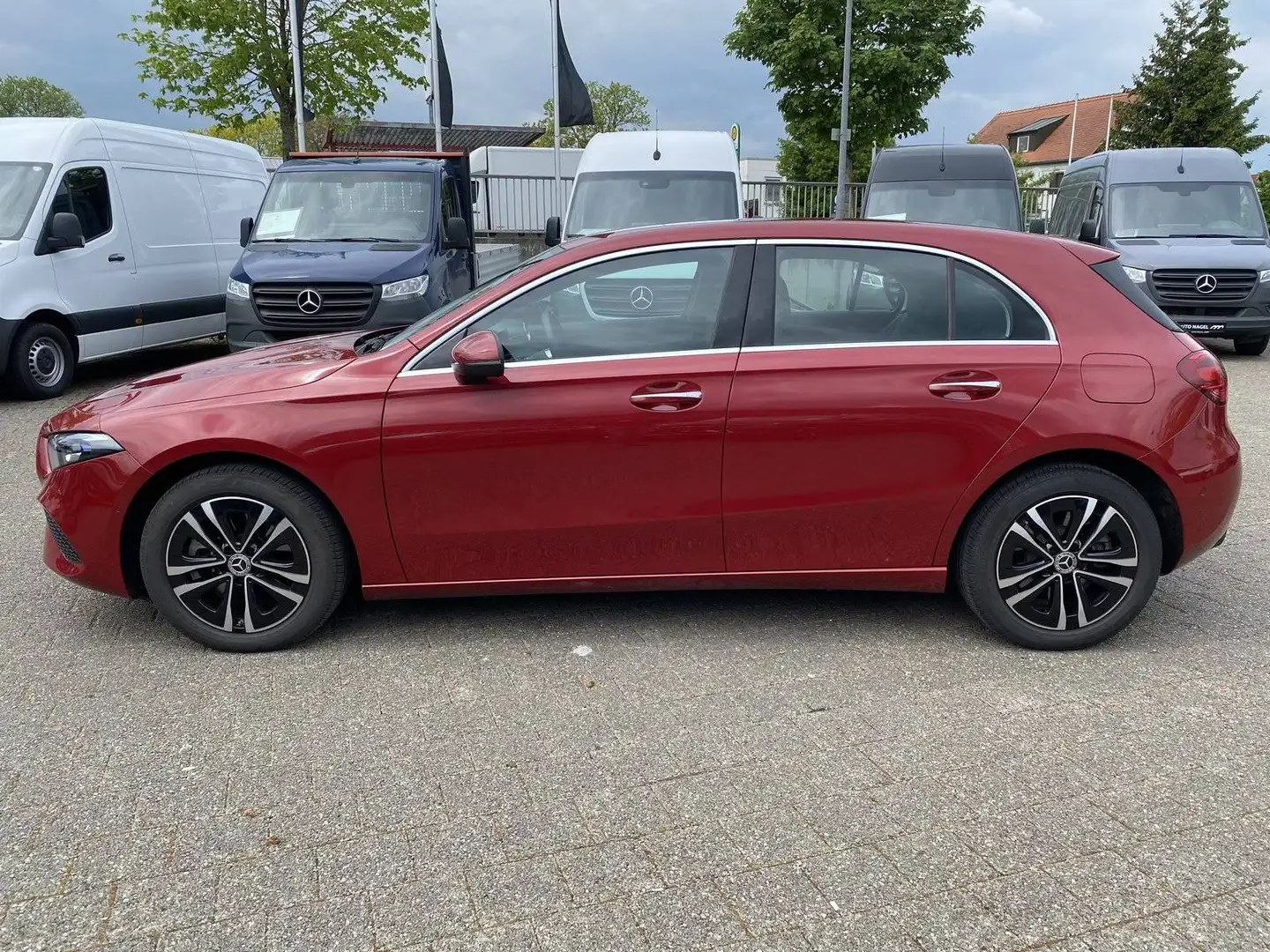Mercedes-Benz A 250 e Progressive Advanced Plus Distr. AHK Rouge - 2