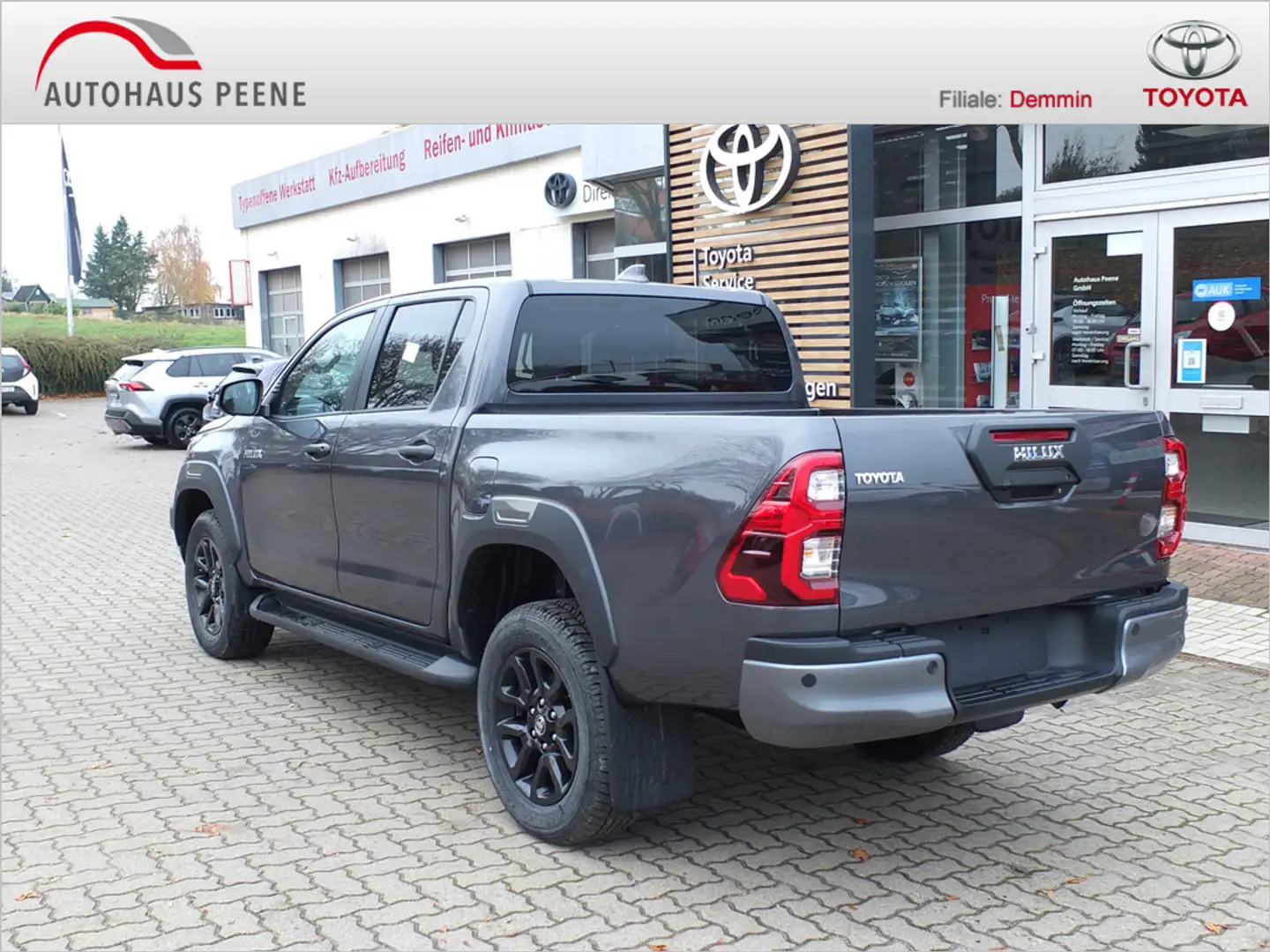 Toyota Hilux 2.8 Double Cab Invincible 4x4 Gris - 2